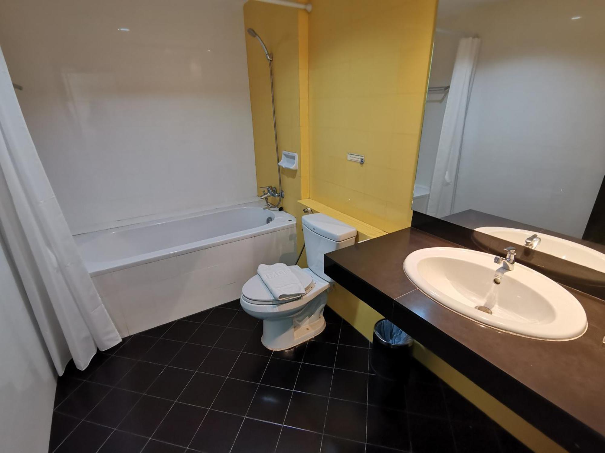 Twin Hotel Phuket Стая снимка